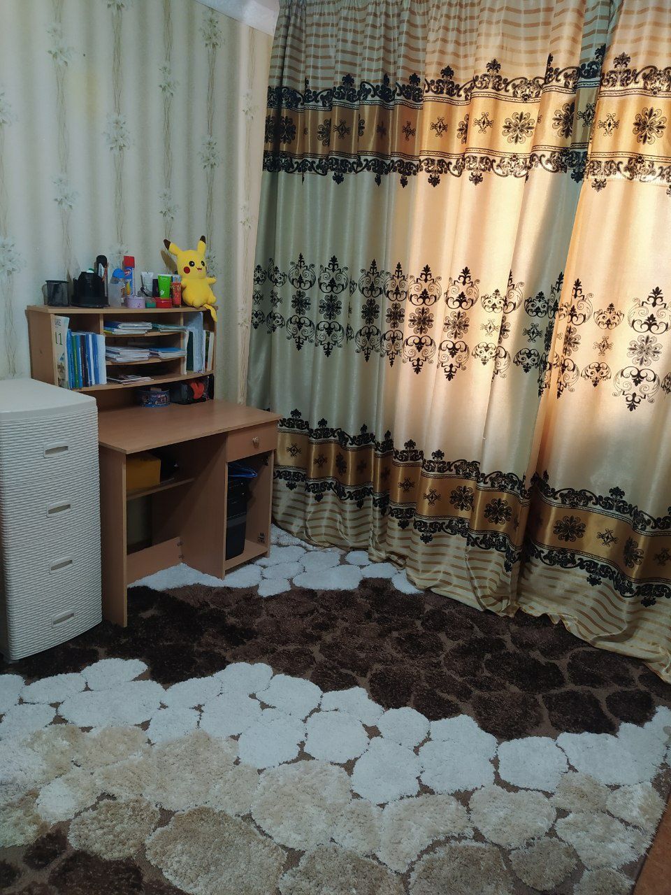 Продается 2х комнатная квартира в 12 мкр в пан. доме кирпичного типа.