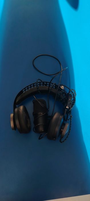 Наушники с микрофоном, срочно продам