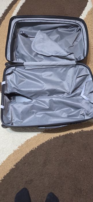 Vând troler negru mare