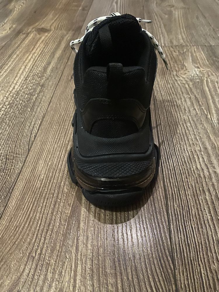 Обувки Balenciaga чисто нови
