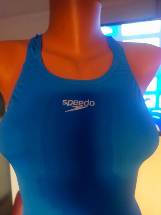 Vând costum înot SPEEDO pentru competiție