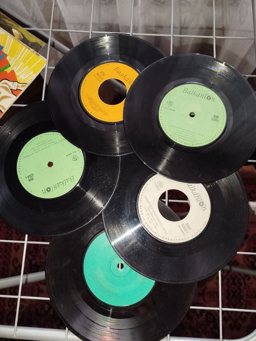 5 малки грамофонни плочи за 5 лв