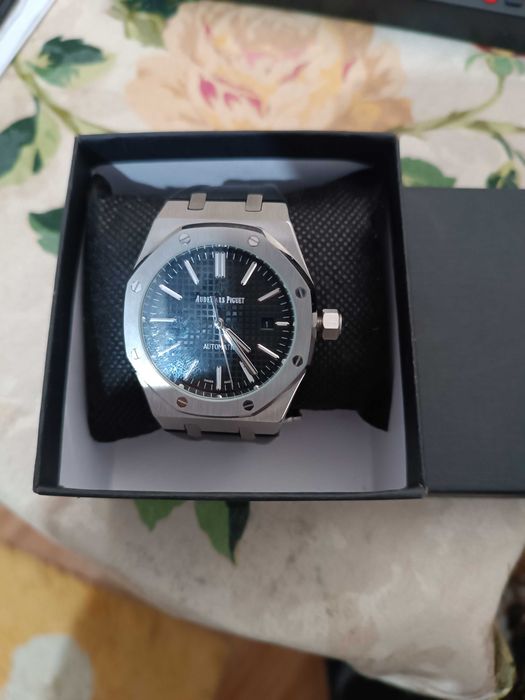 Ap ceas automatic foarte elegant și precis