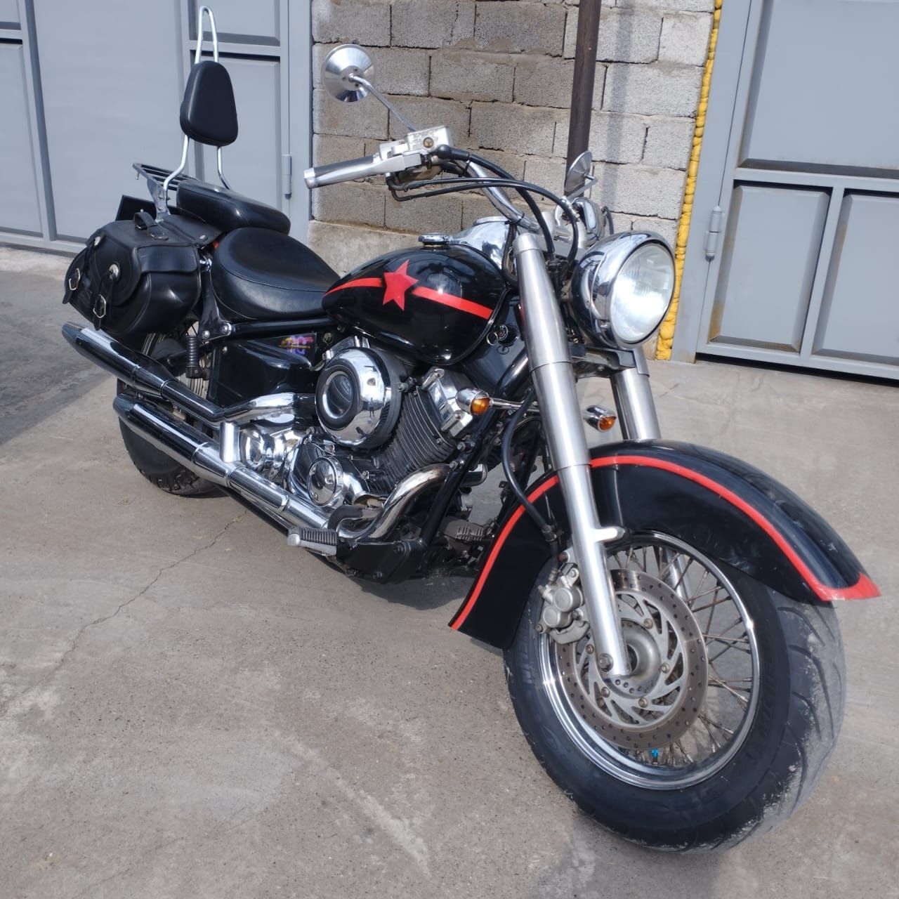 Yamaha XVS-400 Drag Star.