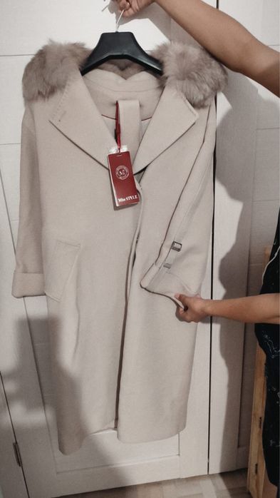 Пальто бежывый цвет