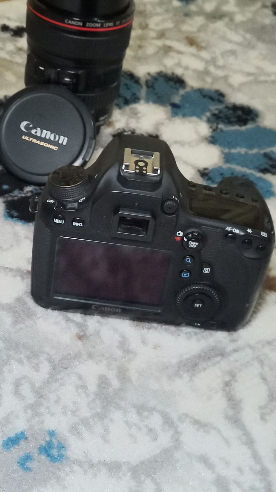 Canon 6D Yangi Ideal holatda 3 ta batareka remen va 64gb flesha