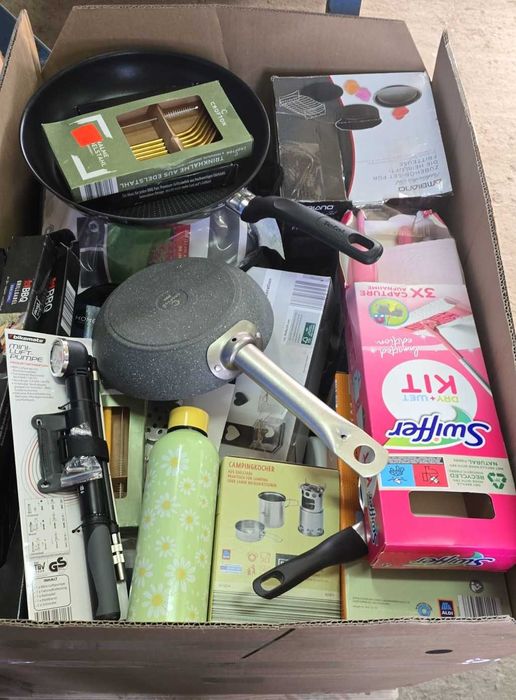 Paleti si cutii cu produse Aldi import Germania