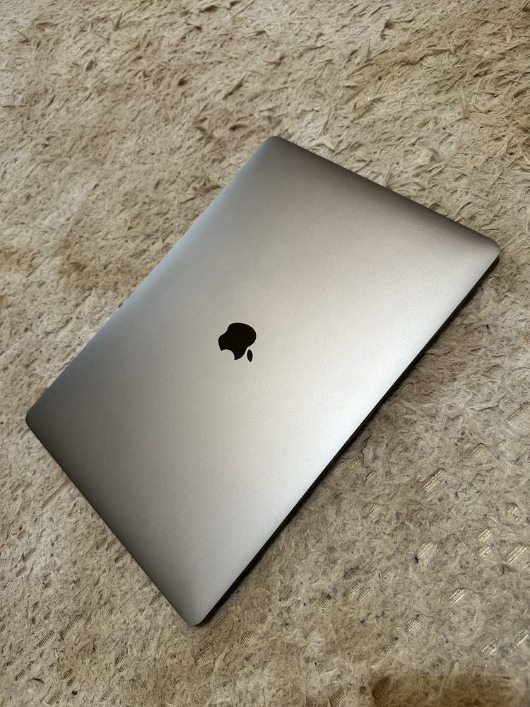 Macbook Pro 16-inch (2019, 1tb ssd, 16gb ram)