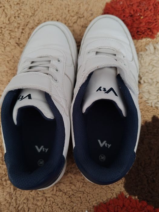 Adidași Vty 36.       .