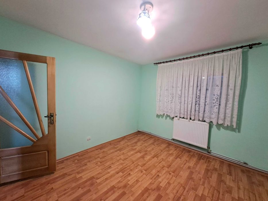 Proprietar vănd apartament 2 camere et.2 în Botoșani zona Școlii nr.8