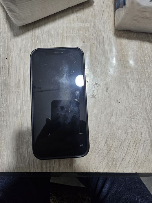 Продам iPhone 12