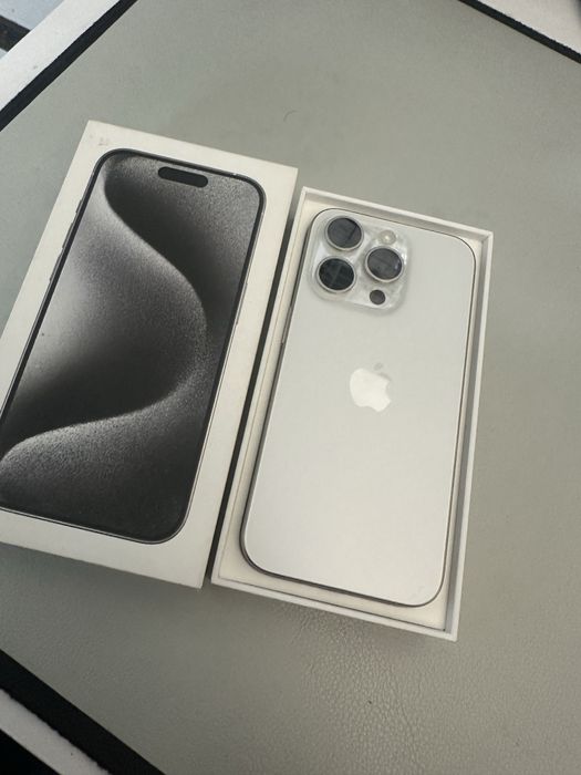 iPhone 15 Pro alb impecabil, 128 GB, baterie 88%, fără defecte