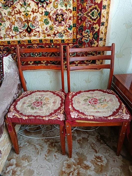 Продаются 5 стульев