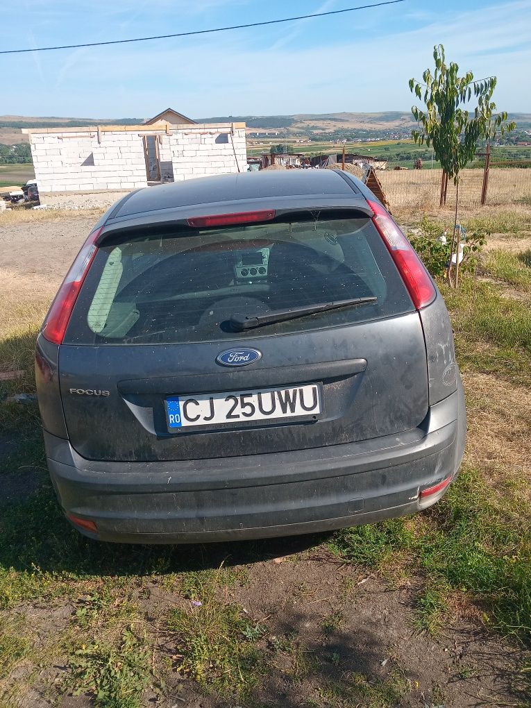 Vand sau schimb ford focus 2  1,6 benzina an 2005