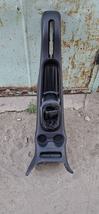 Har hil turdagi buyumlar va jixozlar bor