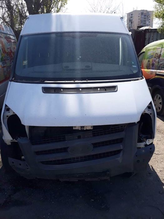 На части Ford Transit 2.2tdci предно задвижване 2008г