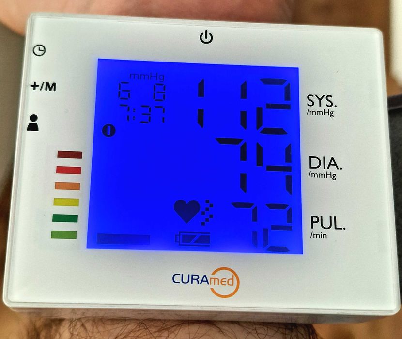 Tensiometru digital antebrat Curamed MD 12802 cu ghid vocal engleza