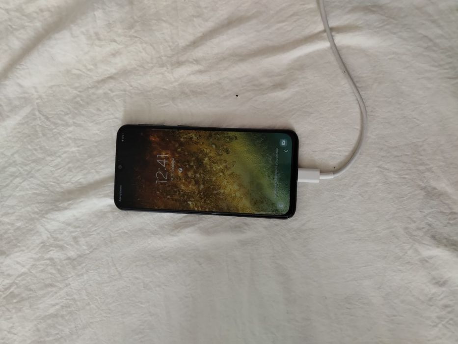 Самсунг А 40/64 телефон