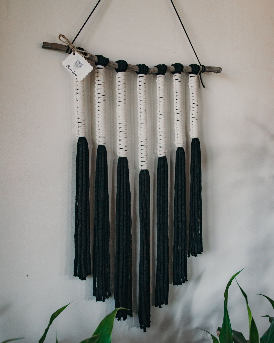 Decor macrame alb negru