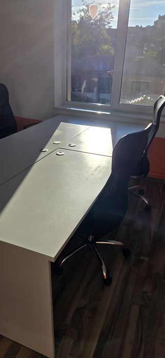 Офис бюра малко употребявани. Цената е  за брой.