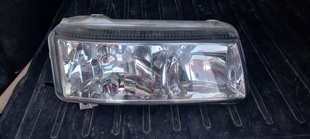 Продам фары правая сторона