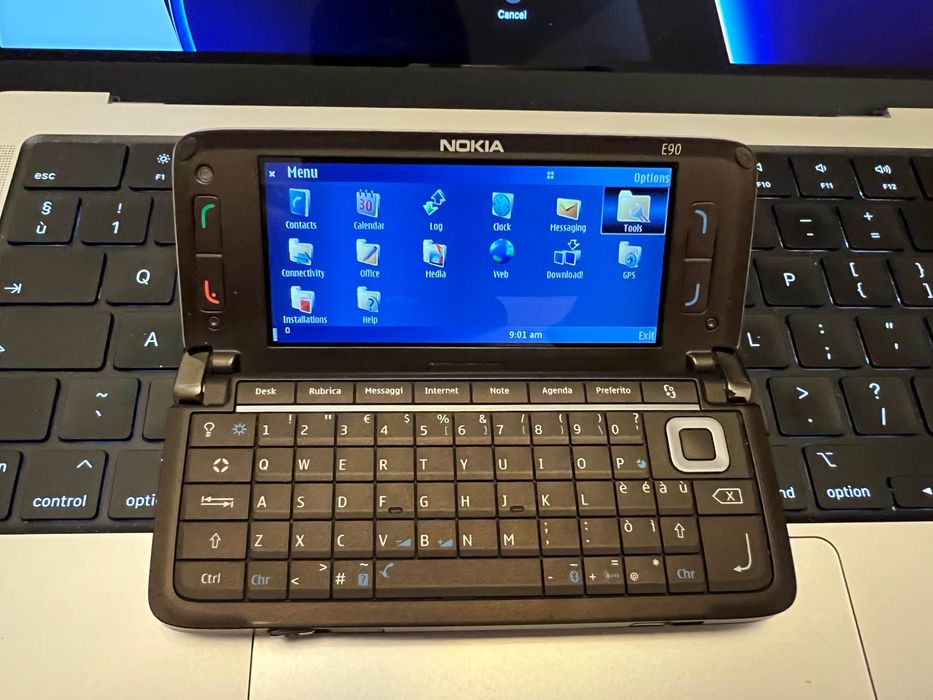 Telefon clasic / vintage Nokia E90 communicator 9300 9500