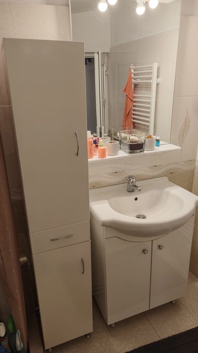 Mobilier baie - suport + chiuveta + baterie + oglindă cu becuri + dula