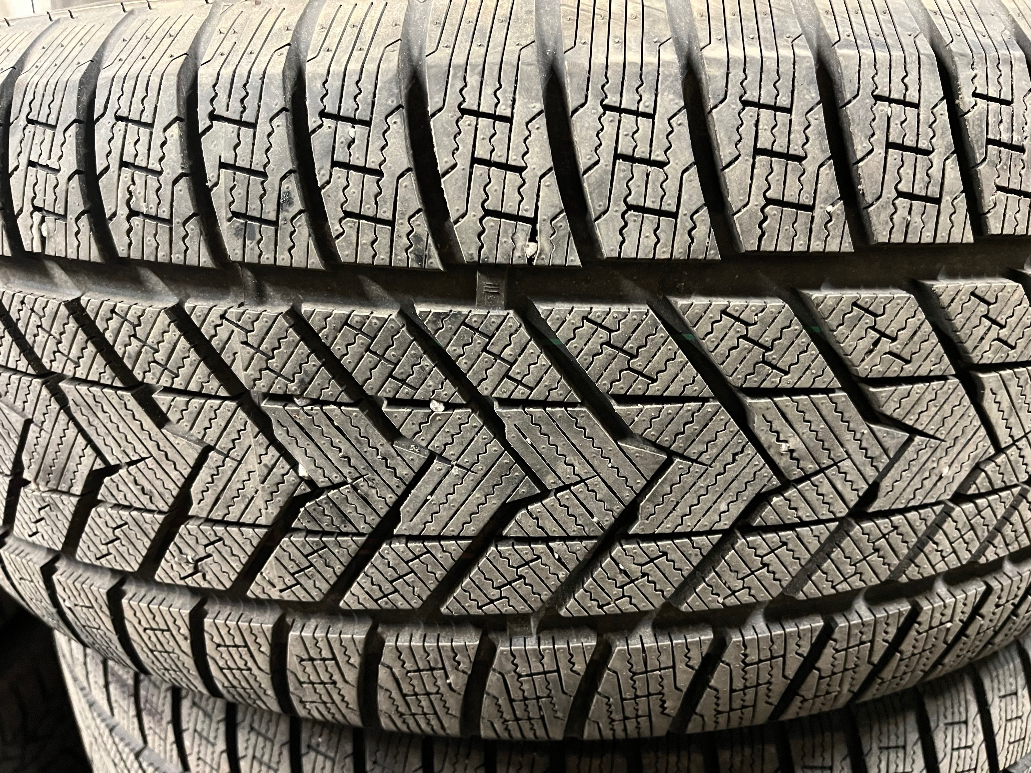 Продавам перфектни зимни гуми Arrivo 275/55R20