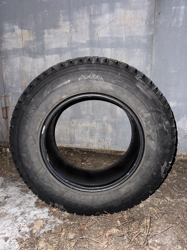 Продам зимние шины maxxis