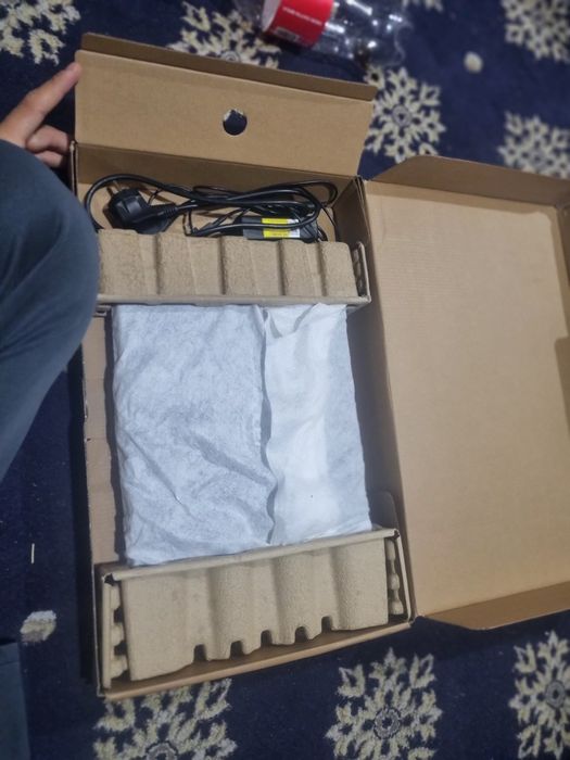 Acer Noutbuk holati zo'r. Office ishlariga ham zo'r ishlaydi