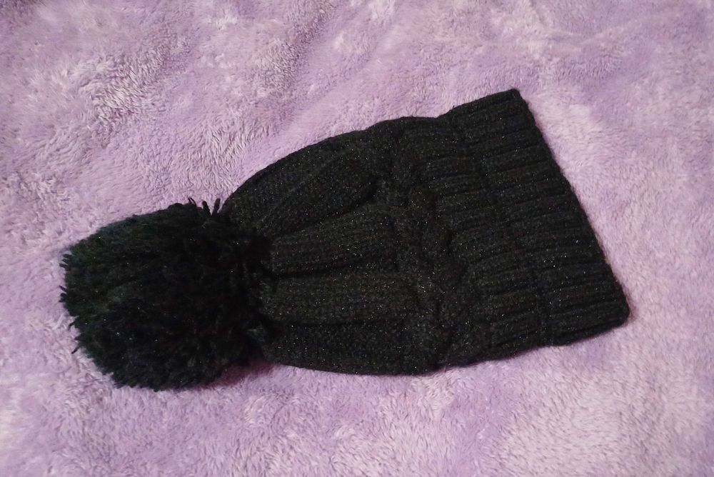 Нова черна шапка