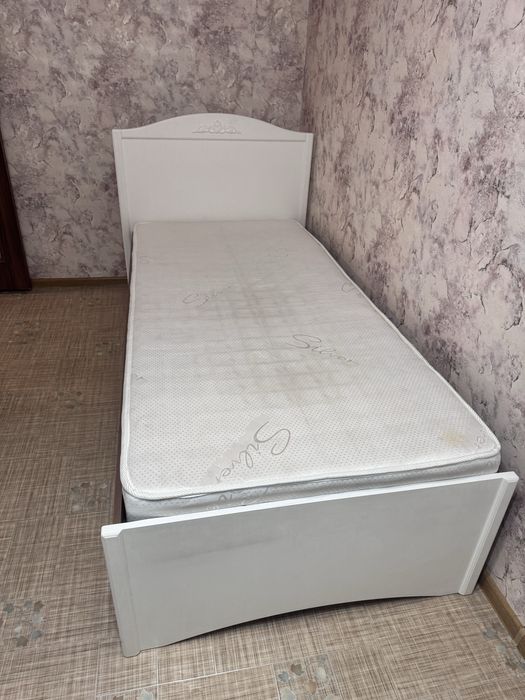 Продается кровать с матрасом