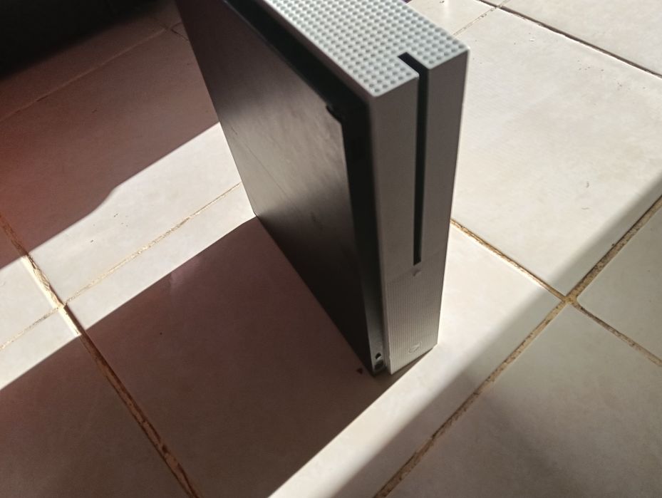 Xbox one s white 1TB