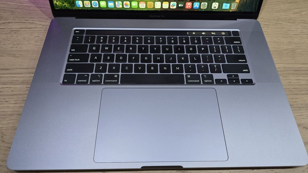 Apple MacBook Pro 16 inch 2019 i9 2,3GHz 16GB 1Tb video 4Gb A2141