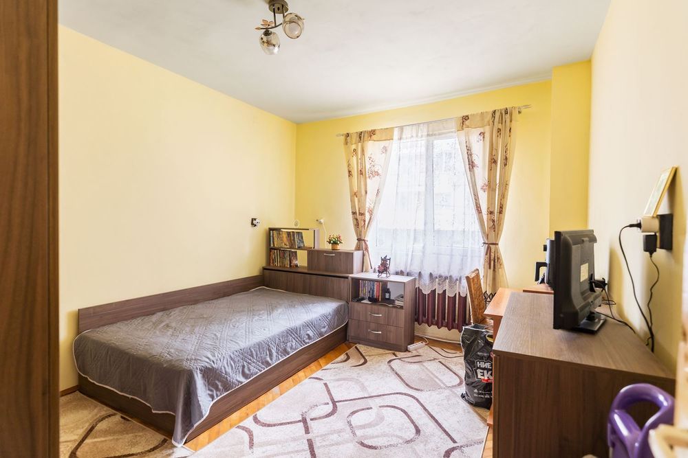 Къща в Плевен-9-ти квартал площ 194 цена 180000