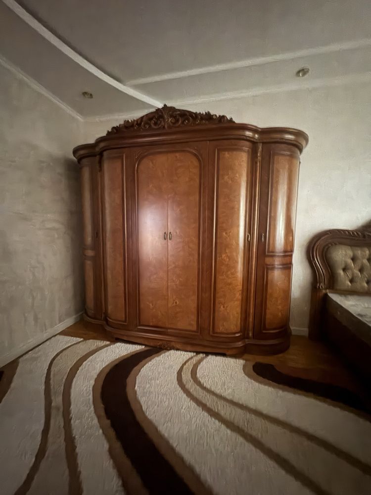 Mebel garnitur sotiladi