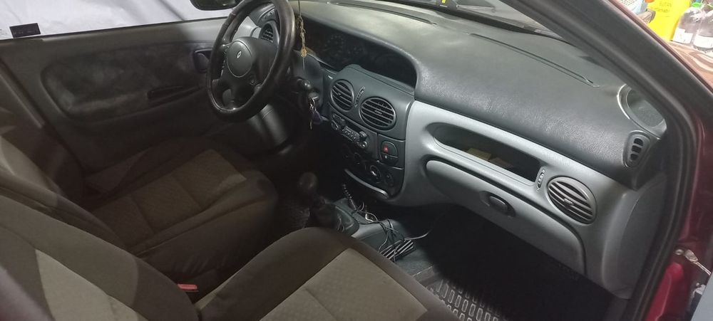 Renault Megane 1.6e × două bucăți