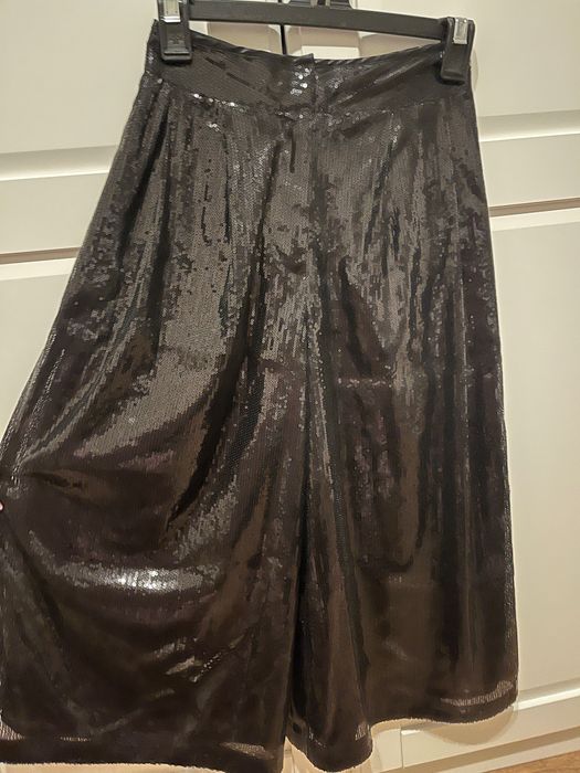 Черен панталон с пайети H&M; размер 32, с етикет