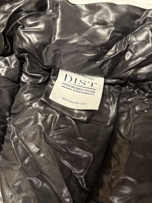 Geaca Moncler nouă