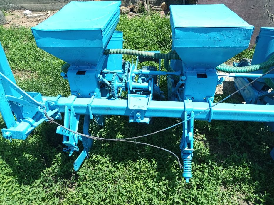 Vand semanatoare porumb si floare spc 6