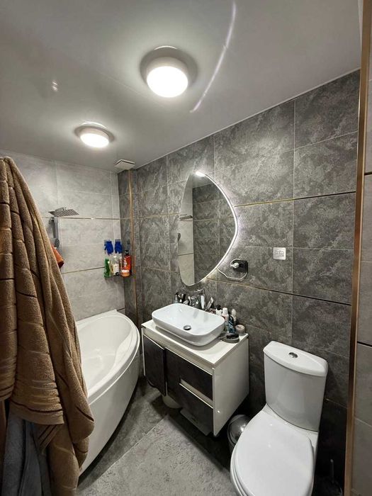 Медгородок 4 хона 1-этаж квартира ШОШИЛИНЧ сотилади!