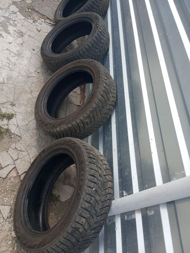 Продам зимнюю резину R-15. R-16.