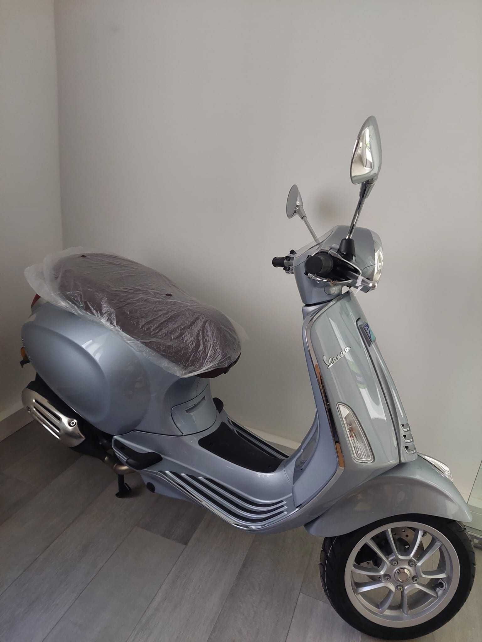 Scuter Vespa Primavera nou