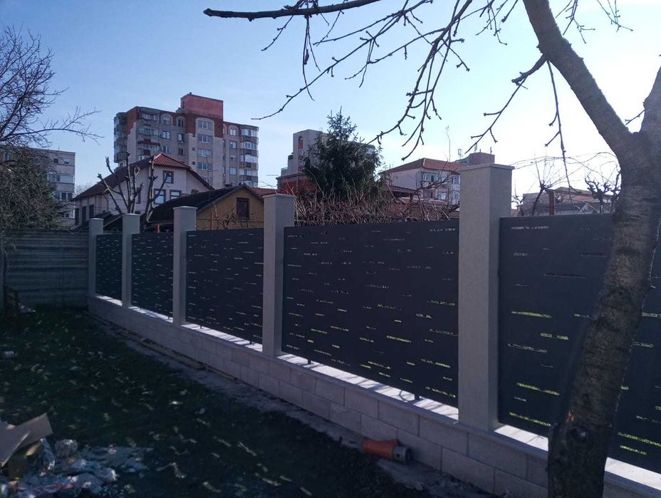 Porti, usi si panouri de gard metalice