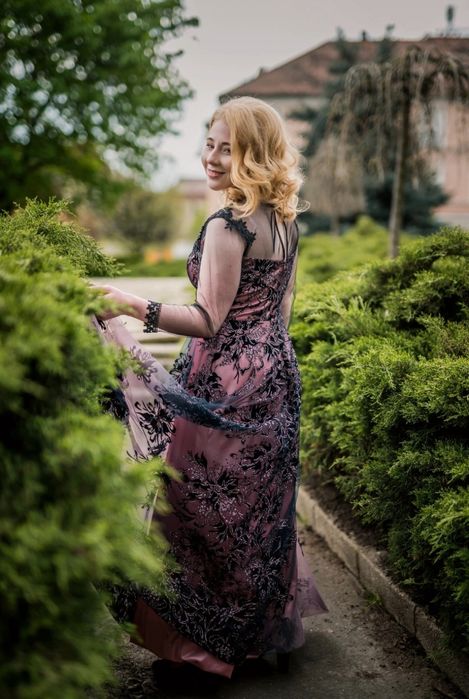 Vând rochie elegantă