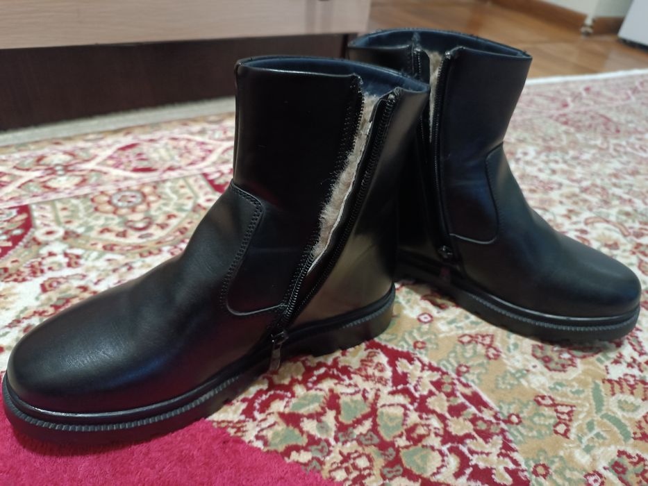 Продам детские сапоги