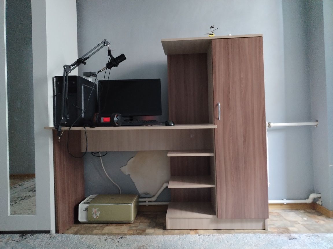 продам компьютерный стол