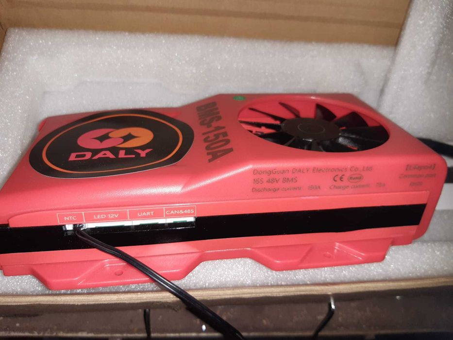 BMS-DALY SMART în formă de K. 48v 150Amp.