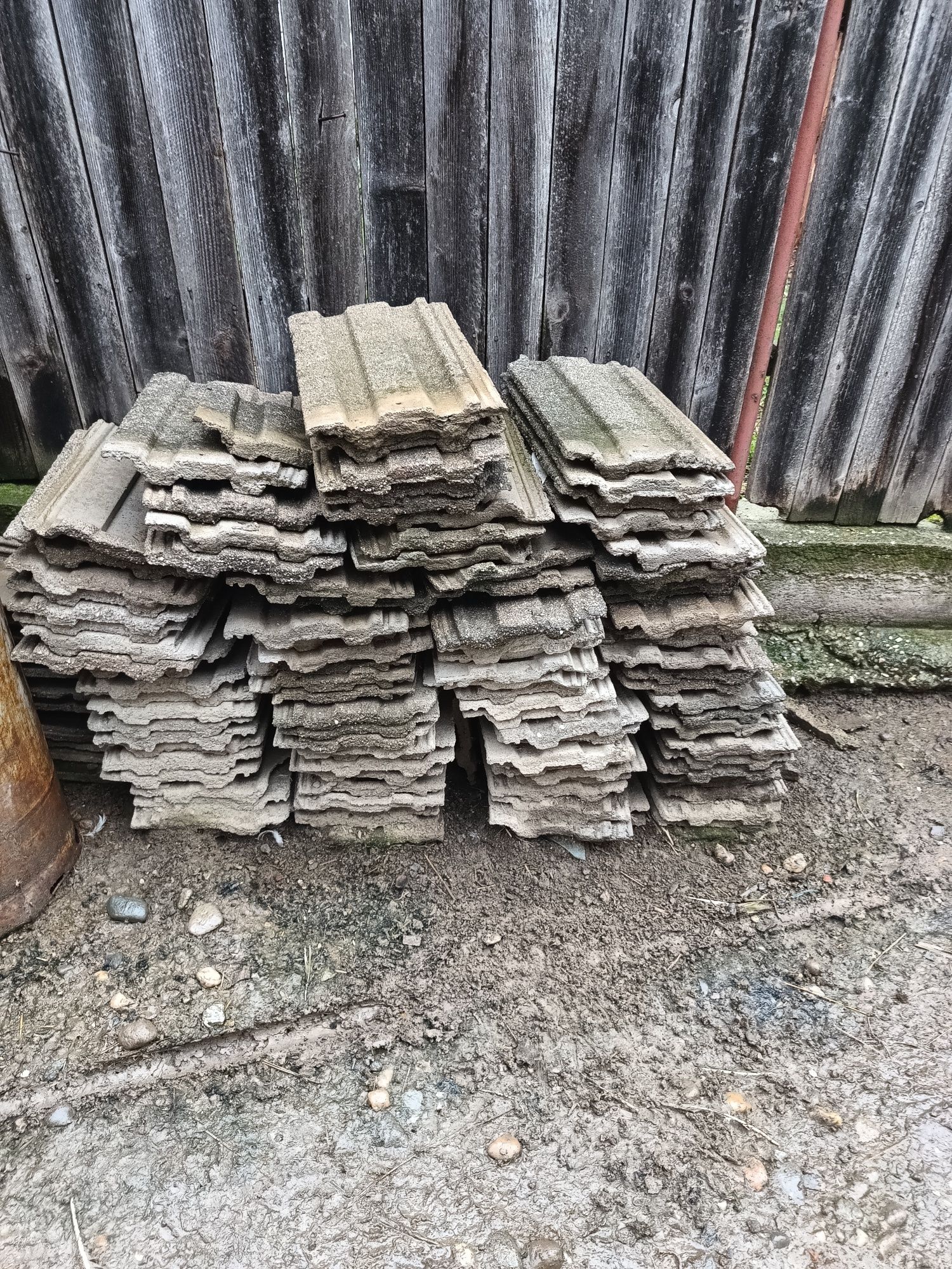 Vând țiglă betonata veche