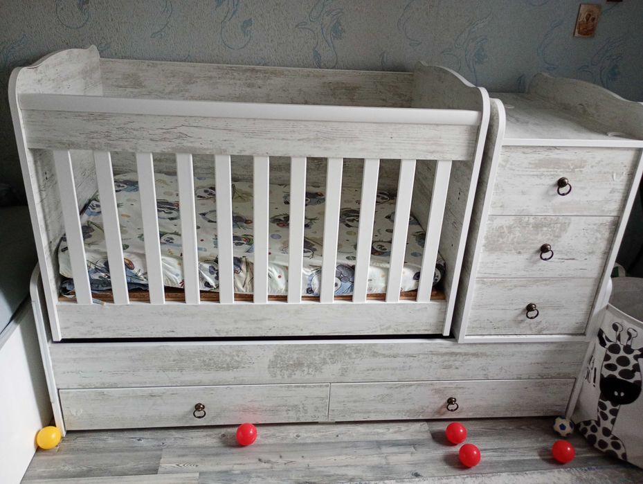 Трансформиращо се бебешко легло